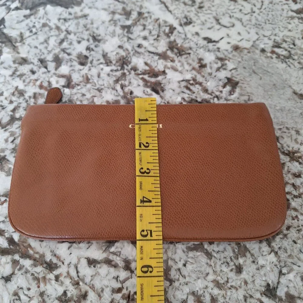 ‎Coach leather Brown wristlet